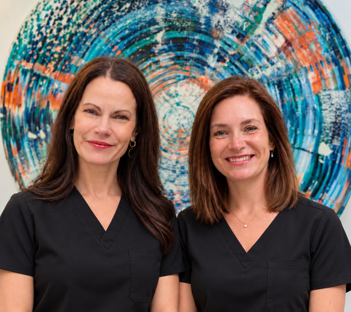 Marie-Claude Tessier, IPSPL (à gauche), et Virginie Jacques, IPSPL (à droite), souriantes, côte à côte à la Clinique IPS du Palais